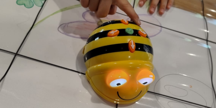 BeeBot  &copy;JenaKultur | EAB