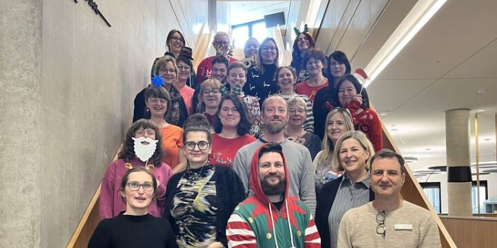 Gruppenfoto Mitarbeiter:innen der EAB 