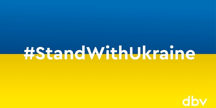 Flagge mit Text standwithukraine  ©dbv