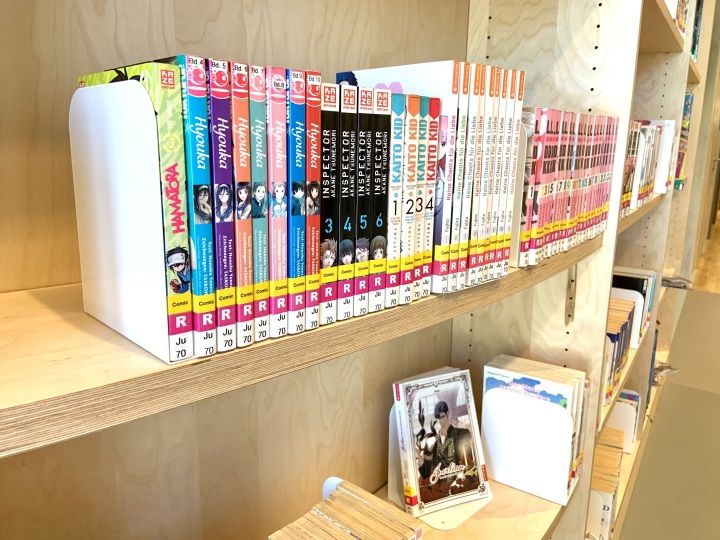 Mangaregal in der Jugendbibliothek der EAB