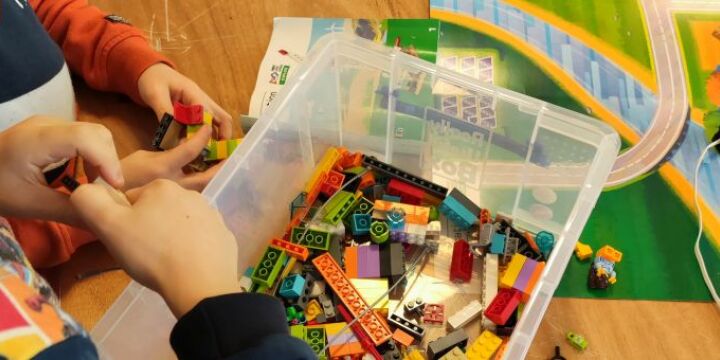 Kind spielt mit LEGO  ©JenaKultur/EAB